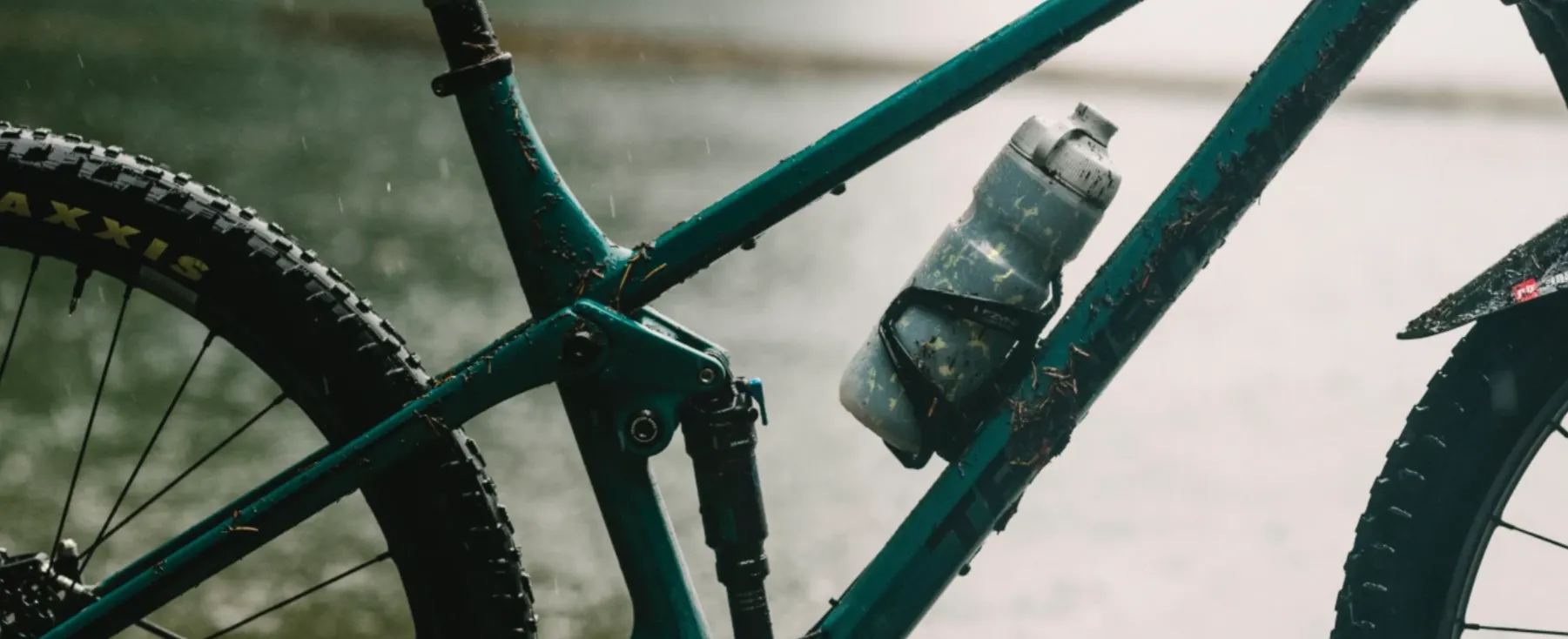 Clearance: Breakaway® Muck Insulated Cyclist Mountain Bikers Water Bottle 20 oz Zipper Blue/Turquoise Polar Bottle Made in USA