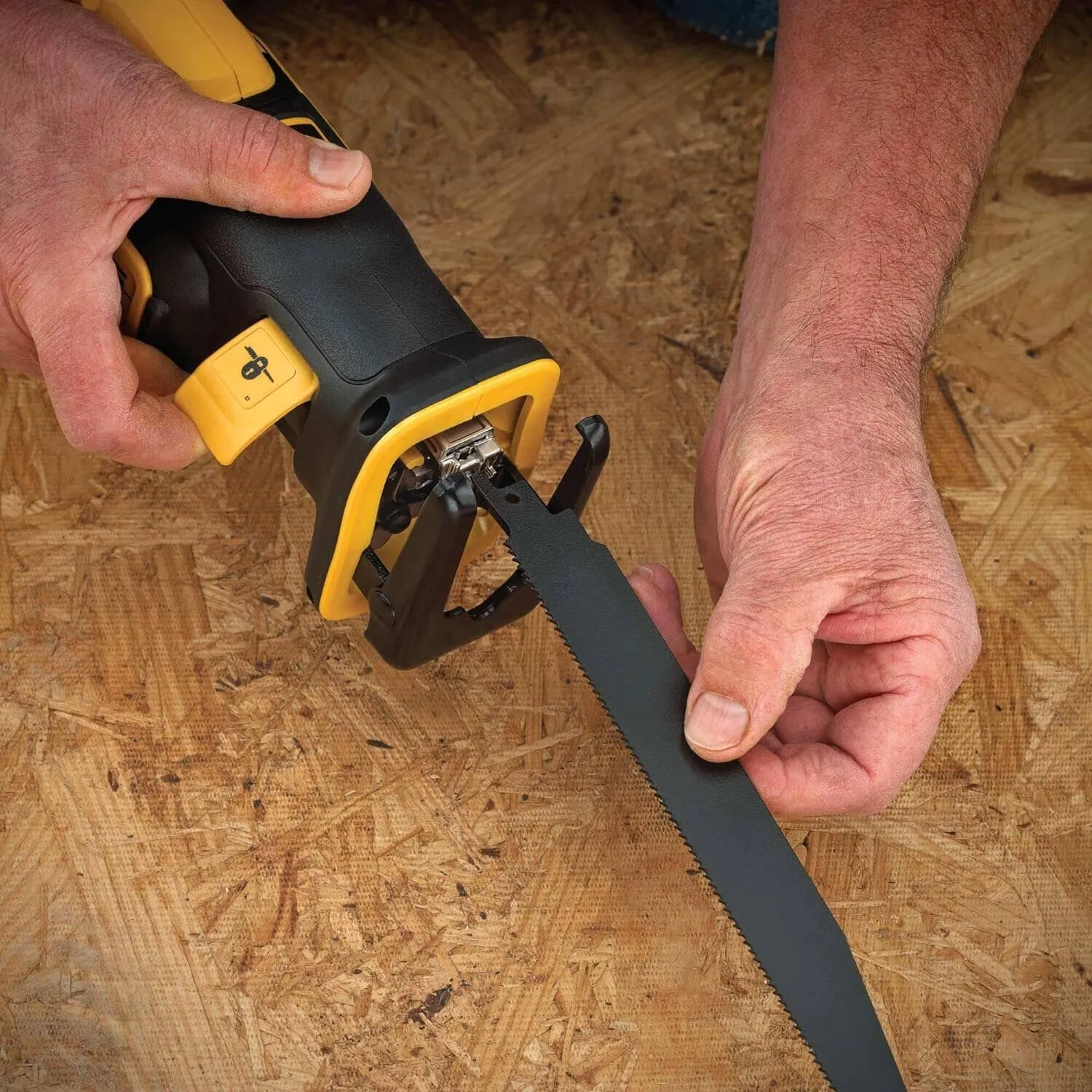 DEWALT 20V MAX* XR Reciprocating Saw, Compact, Tool Only (DCS367B)  (Refurbished)