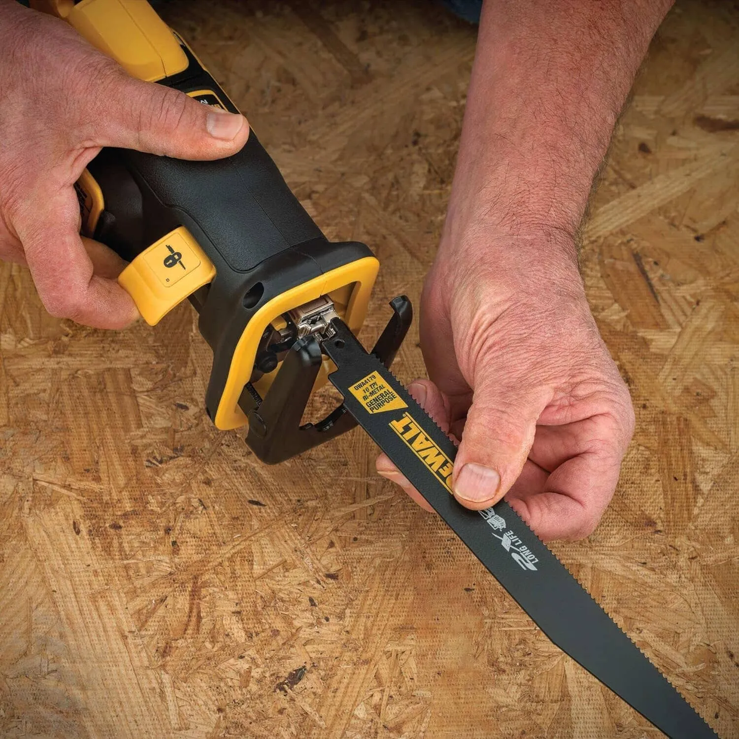 DEWALT 20V MAX* XR Reciprocating Saw, Compact, Tool Only (DCS367B)  (Refurbished)