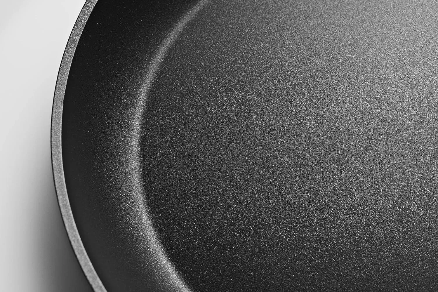 Eva Solo | Nordic Kitchen Saute Pan | Lightweight Aluminium, Easy Handling & Low Weight | Suitable for all Heat Sources – Including Induction | Easy to Clean | Danish Design, Functionality & Quality