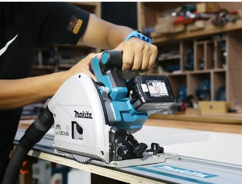 Makita 18V 18V Cordless Brushless Plunge Saw DSP600J 165mm Solo