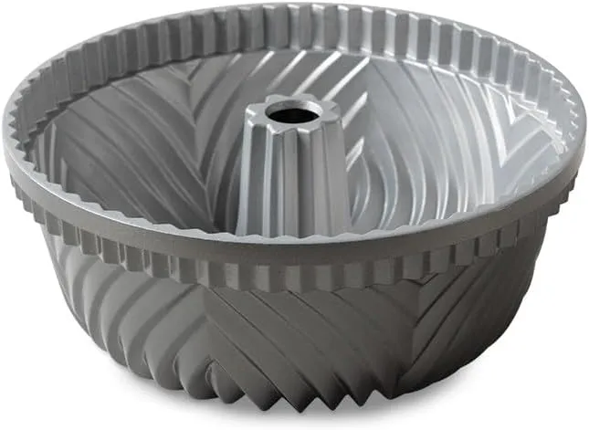 Nordic Ware Bavaria Bundt Pan, 10-Cup, Graphite