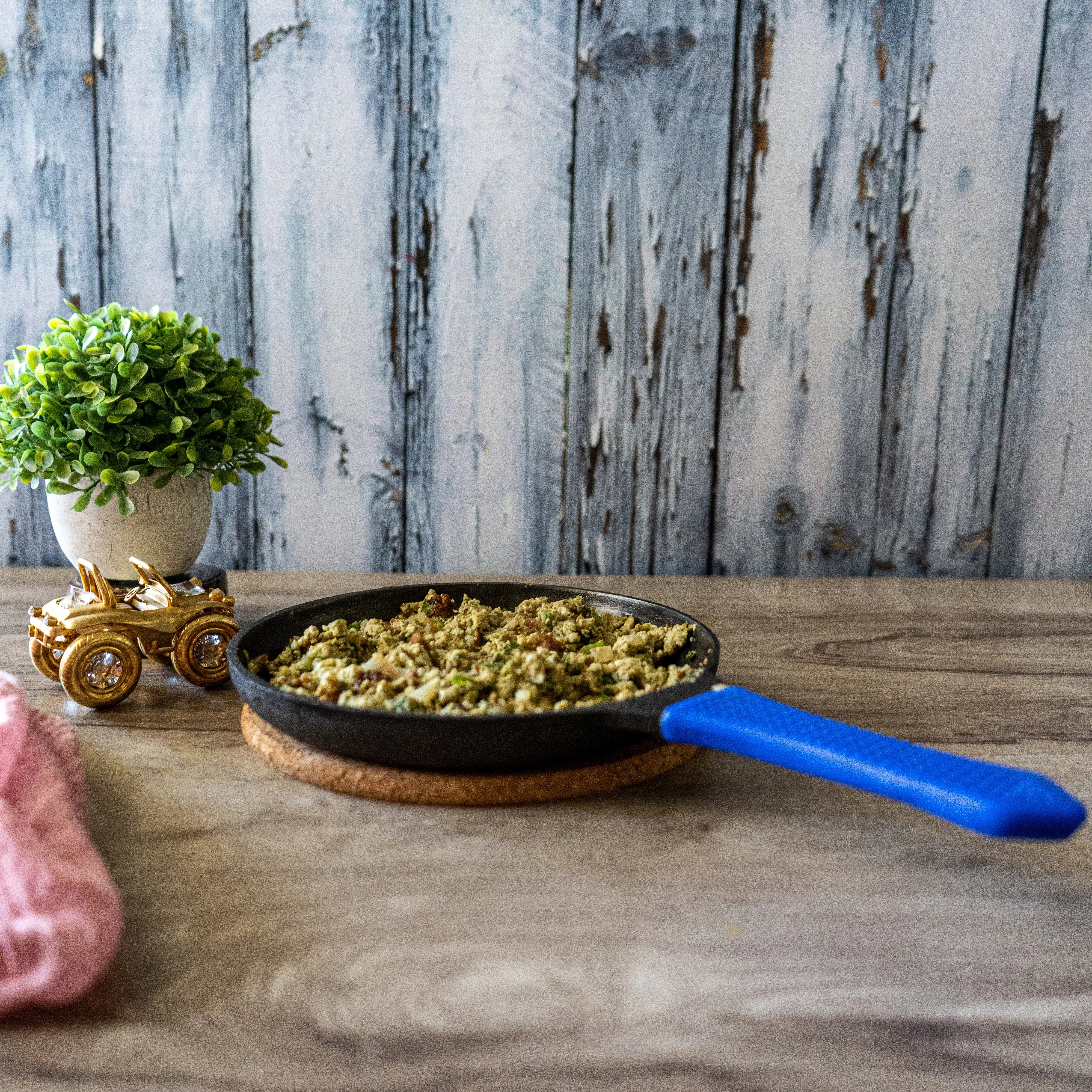 Pre-seasoned Cast Iron Pan/Skillet with Silicon Grip, 7 Inches